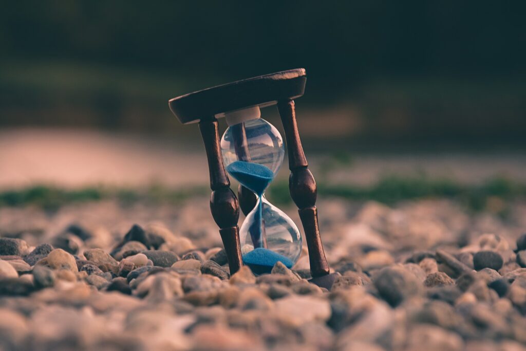 Timer with sand falling